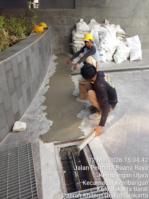 Perapihan beton kembali setelah tanam kabel di Kembangan