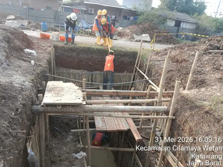 Proses boring rojok untuk pemasangan pipa gas 10 inch