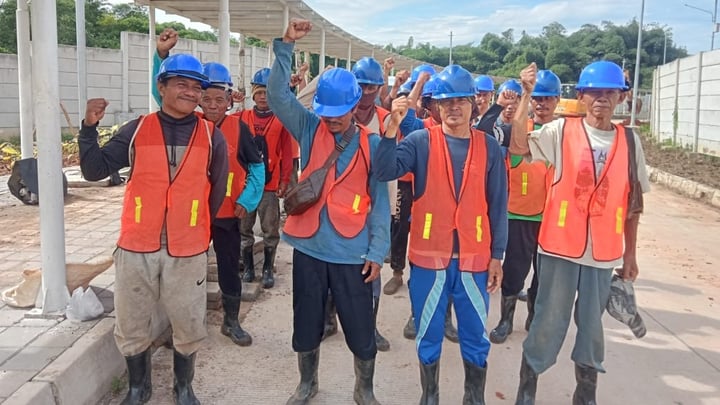 Tim Boringan sedang di lokasi proyek